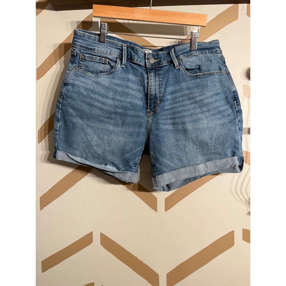 Signature by Levi Strauss Denim Shorts Womens 12 Medium Wash Mid-Rise Cuffed